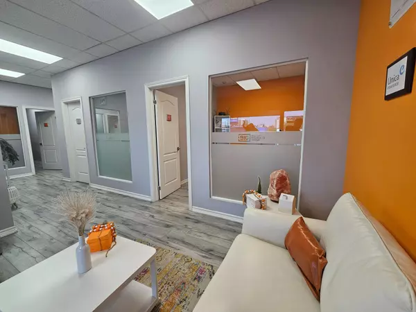 Oshawa, ON L1J 2L7,200 Bond ST W #104