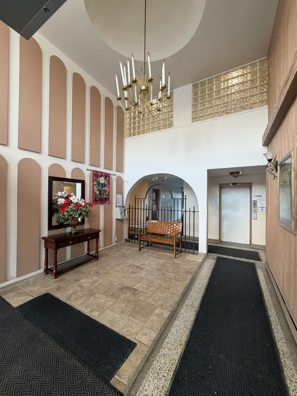 Oshawa, ON L1J 1Z2,330 Gibb ST #111