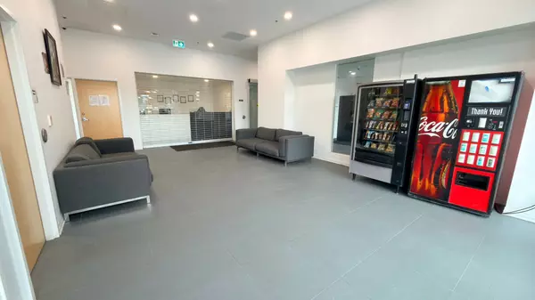 Oshawa, ON L1G 0C1,1900 Simcoe ST N #827