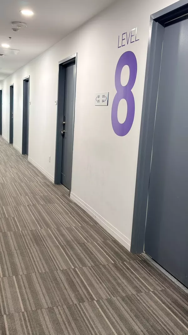 Oshawa, ON L1G 0C1,1900 Simcoe ST N #827