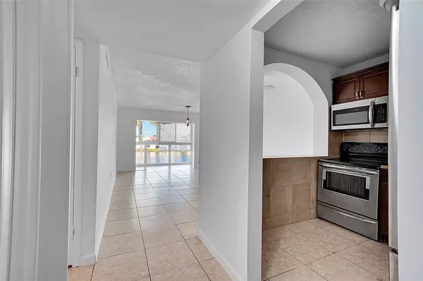 Sunrise, FL 33322,2851 E Sunrise Lakes Dr #307