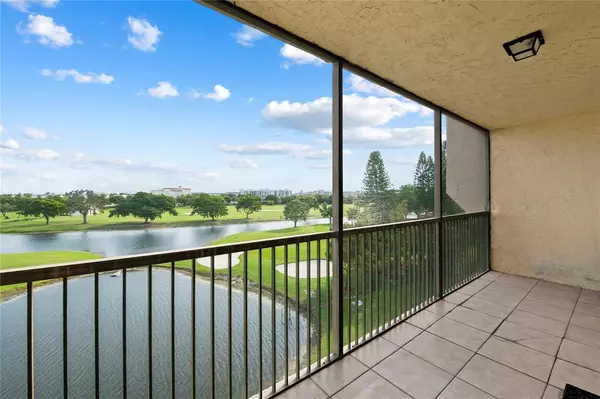 Davie, FL 33328,3150 W Rolling Hills Cir #603