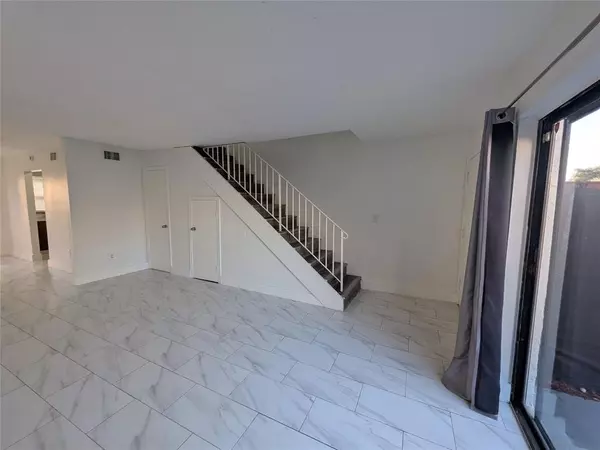 Fort Lauderdale, FL 33313,2456 NW 52nd Ave #2456