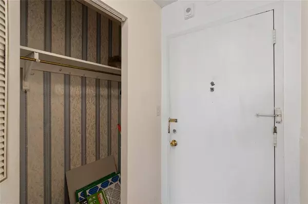 Hollywood, FL 33020,1830 Dixieanna St #404