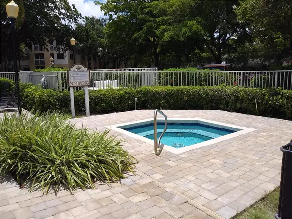 Coral Springs, FL 33076,9799 WESTVIEW DR #1012