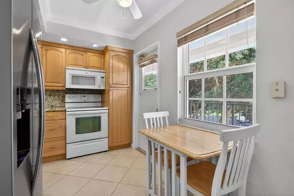 Pompano Beach, FL 33069,2801 N Palm Aire Dr #203