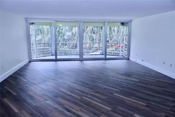 Miami, FL 33179,1351 NE 191st St #E217