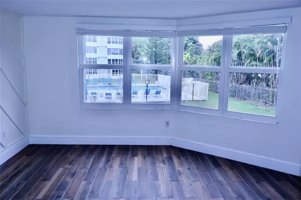 Miami, FL 33179,1351 NE 191st St #E217