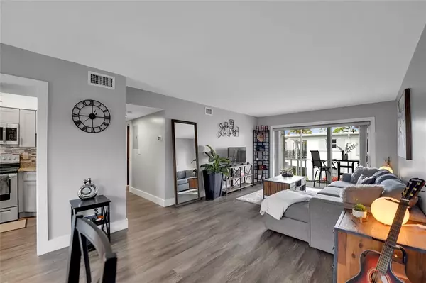 2161 NE 42nd Ct #215, Lighthouse Point, FL 33064