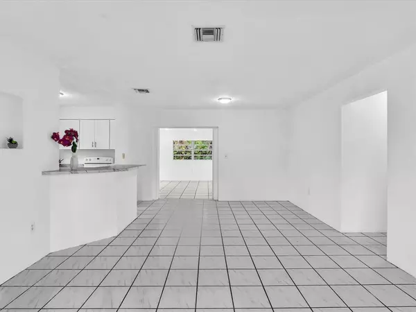 Pembroke Pines, FL 33024,7971 NW 16th St