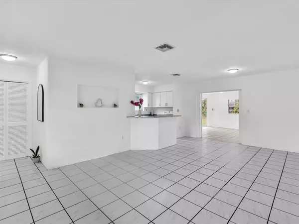 Pembroke Pines, FL 33024,7971 NW 16th St