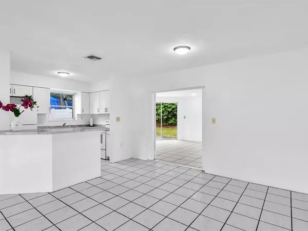 Pembroke Pines, FL 33024,7971 NW 16th St