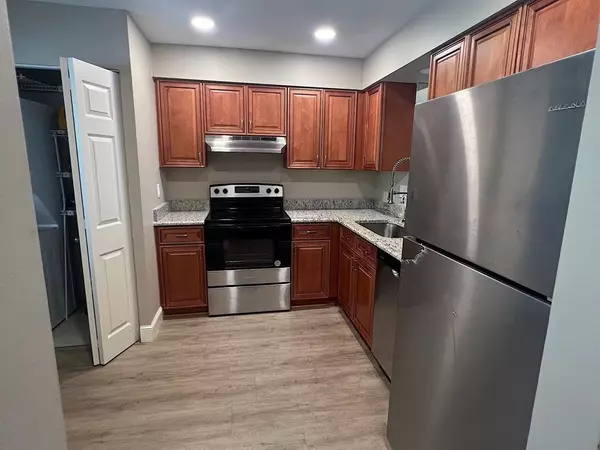 Margate, FL 33063,370 NW 76th Ave #202