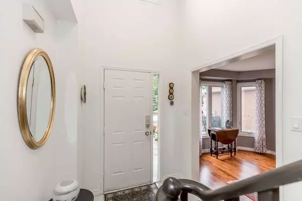 Barrie, ON L4N 7H2,39 Mcmillan CRES #Upper