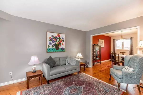 Barrie, ON L4N 7H2,39 Mcmillan CRES #Upper