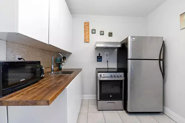 Toronto W02, ON M6H 2H2,1259 Davenport RD #Room