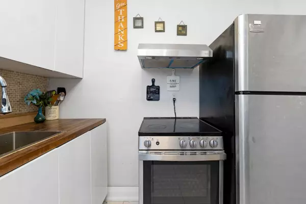 Toronto W02, ON M6H 2H2,1259 Davenport RD #Room