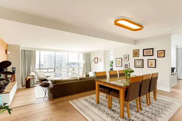 Oakville, ON L6L 5V2,2180 Marine DR #1401