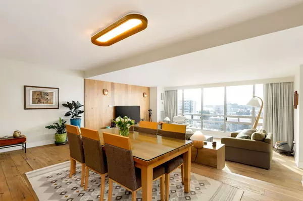 Oakville, ON L6L 5V2,2180 Marine DR #1401