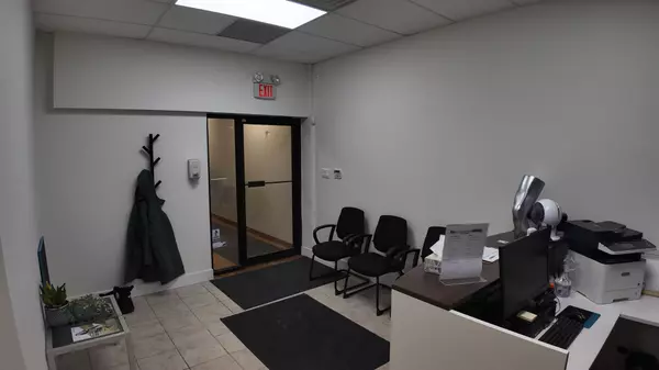 Mississauga, ON L5B 4C7,2325 Hurontario ST #18A