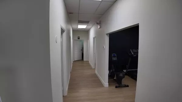 Mississauga, ON L5B 4C7,2325 Hurontario ST #18A