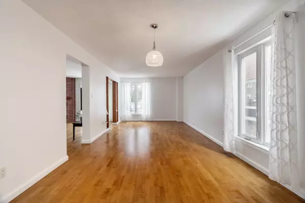 Mississauga, ON L5C 3R4,1329 Sweetbirch CRES