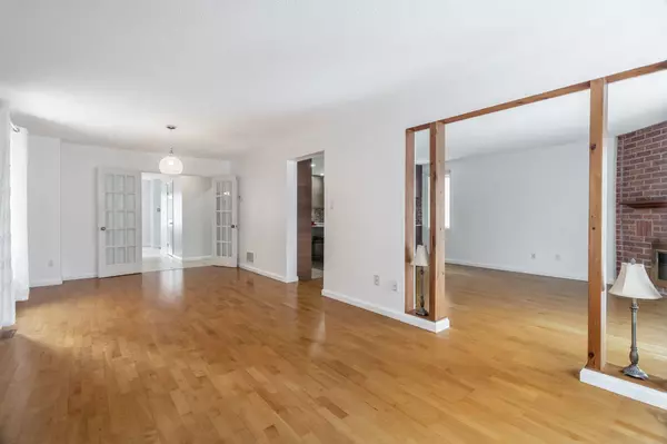 Mississauga, ON L5C 3R4,1329 Sweetbirch CRES