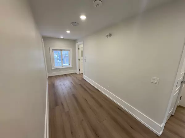 Mississauga, ON L5M 1Y4,13 Thomas ST #2nd Level