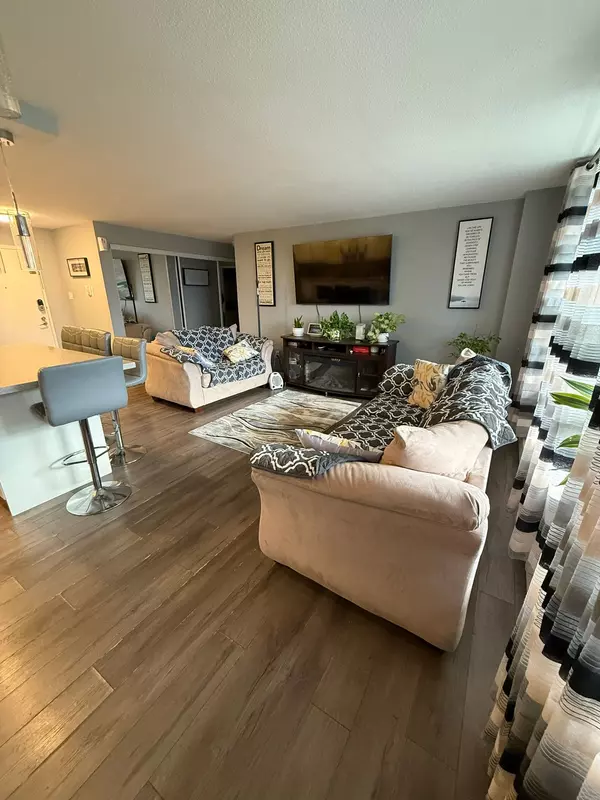 Mississauga, ON L5A 3R2,3120 Kirwin AVE #408