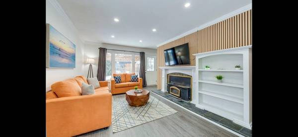 22 Sora DR W, Mississauga, ON L5M 1B2