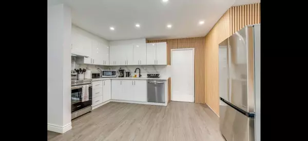 Mississauga, ON L5M 1B2,22 Sora DR W