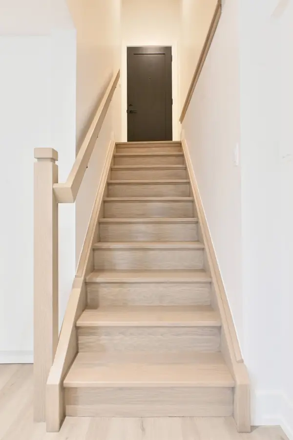 664 Hiawatha BLVD #Lower, Hamilton, ON L9G 3A5