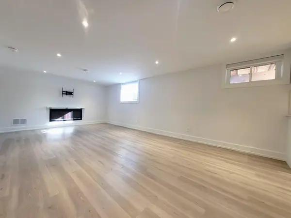 664 Hiawatha BLVD #Lower, Hamilton, ON L9G 3A5