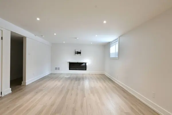 664 Hiawatha BLVD #Lower, Hamilton, ON L9G 3A5