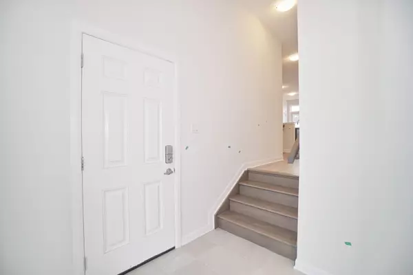 Barrhaven, ON K2J 6Z6,803 Everbloom LN