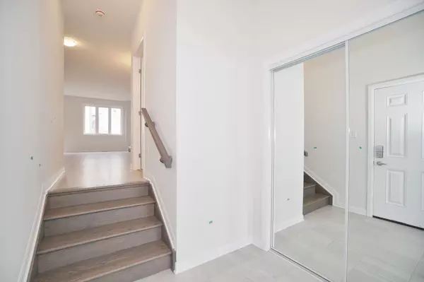 Barrhaven, ON K2J 6Z6,803 Everbloom LN