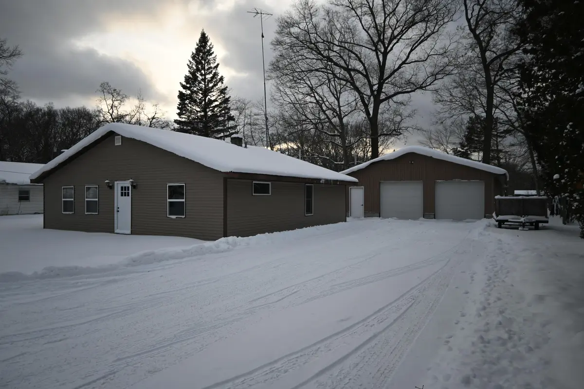 Muskegon, MI 49445,2087 Whitehall RD