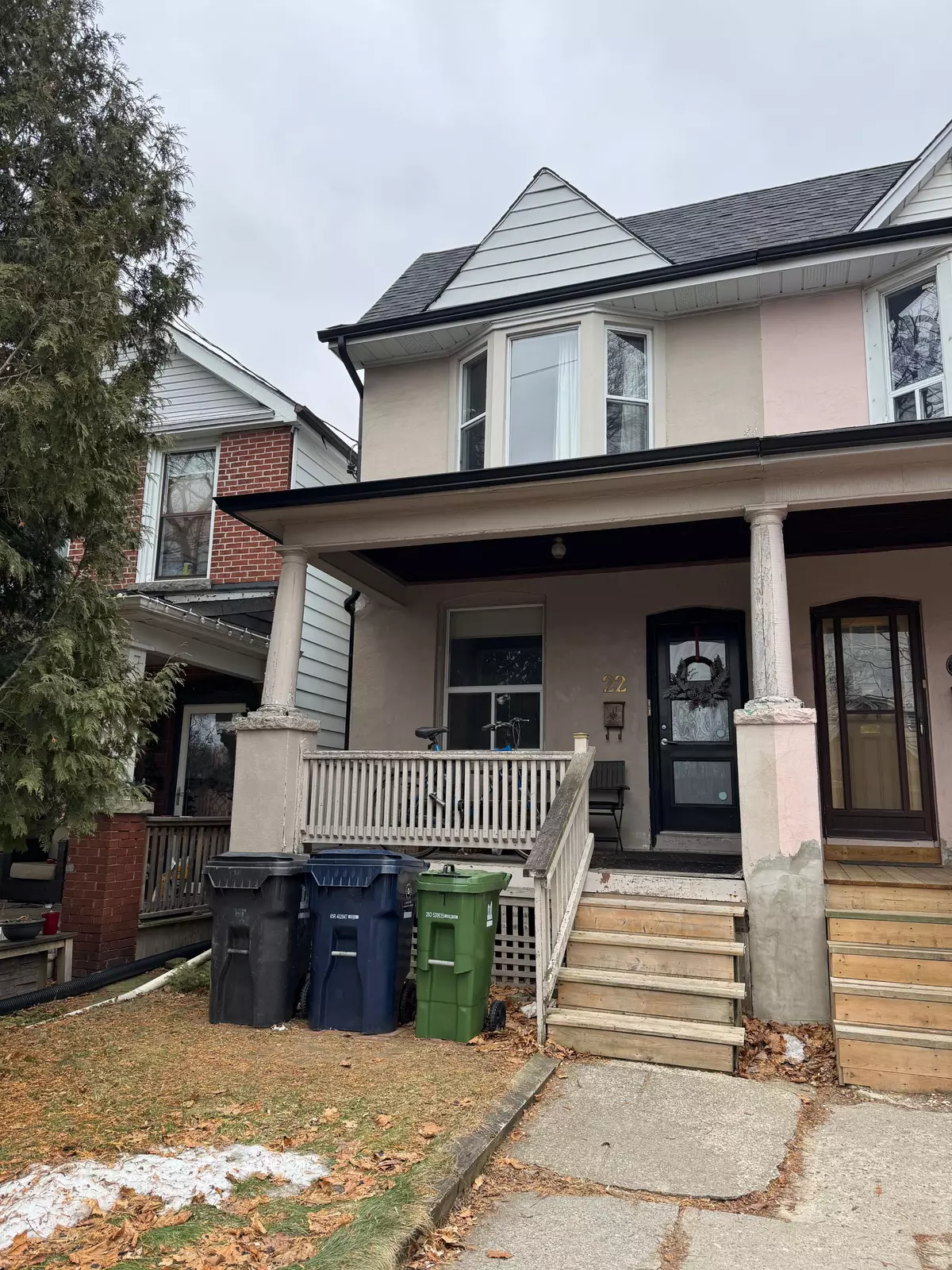 Toronto E01, ON M4M 3B7,22 Bushell AVE