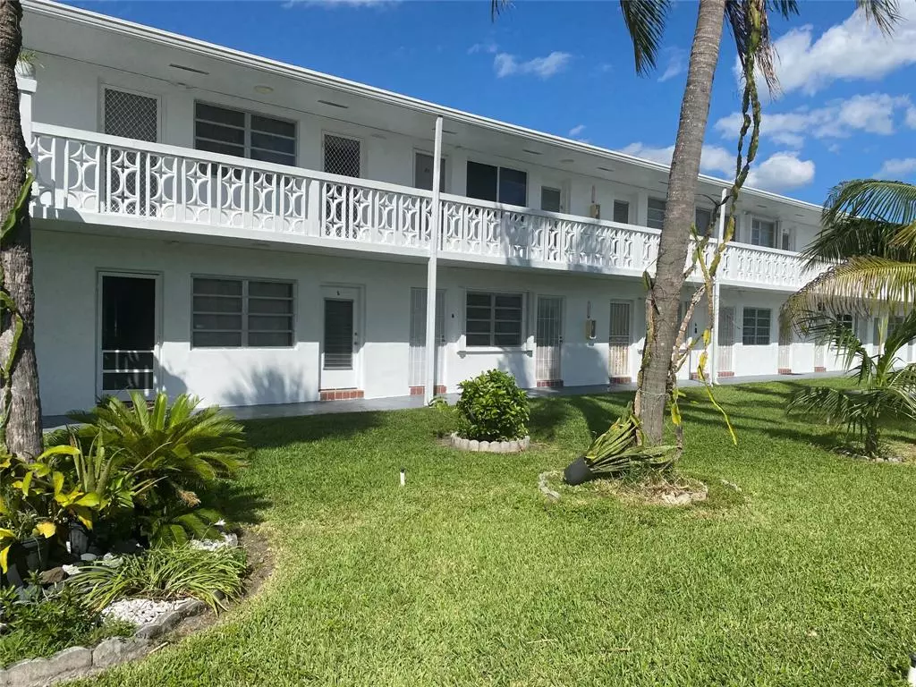 Miami, FL 33179,51 NE 204th St #2