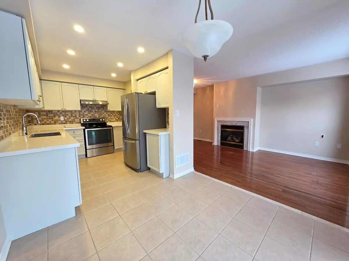 Aurora, ON L4G 7V3,54 Mcnally WAY