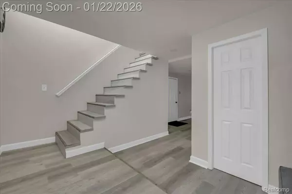 Detroit, MI 48219,17651 Edinborough RD