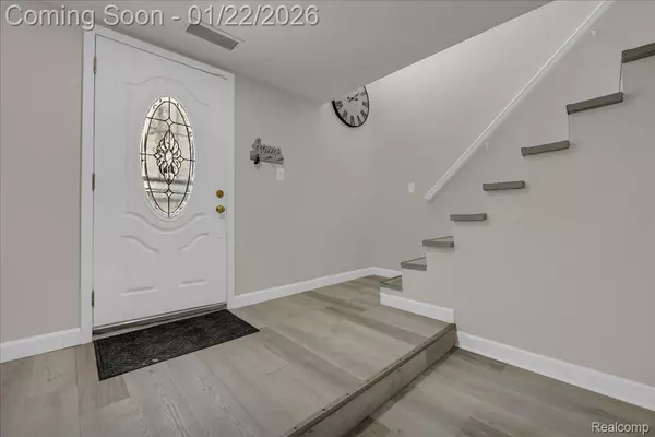 Detroit, MI 48219,17651 Edinborough RD