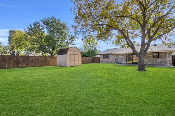 Grand Prairie, TX 75052,710 Country Lane