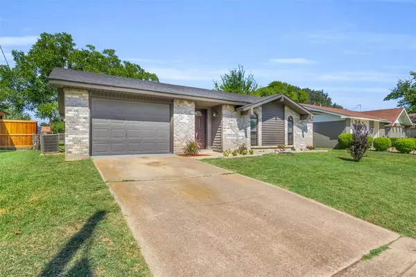 Grand Prairie, TX 75052,710 Country Lane