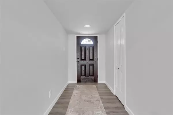 Grand Prairie, TX 75052,710 Country Lane