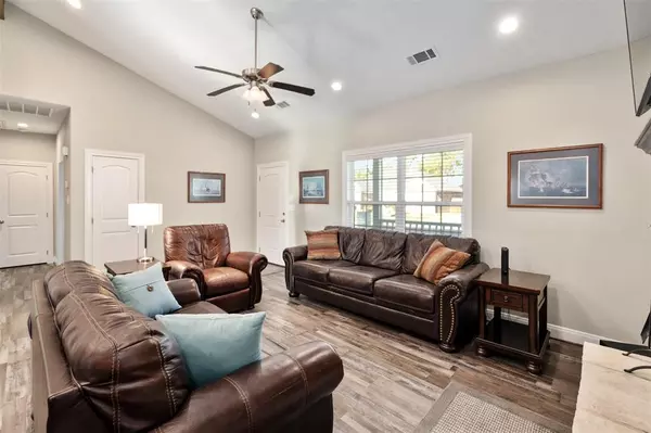 Mabank, TX 75147,111 Bexar Street