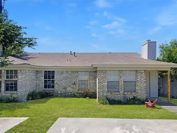 Kennedale, TX 76060,822 Woodland Court #820 & 822