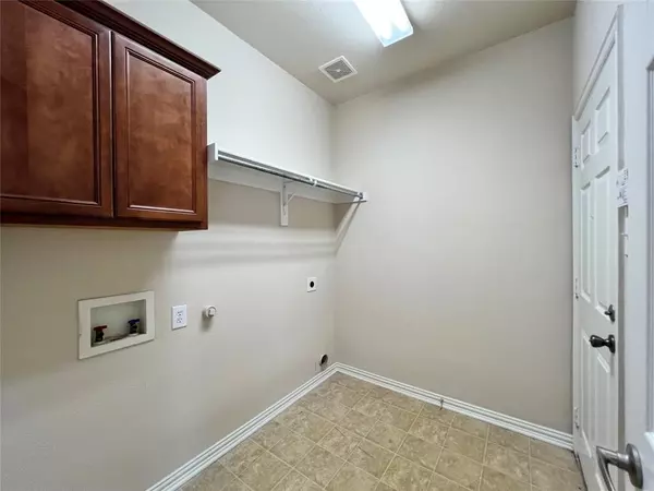 Grand Prairie, TX 75052,5423 Childress Drive