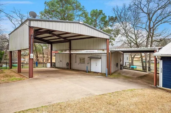 Malakoff, TX 75148,154 Bayside Circle