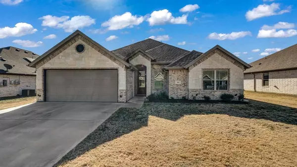 924 E 5th Street, Springtown, TX 76082